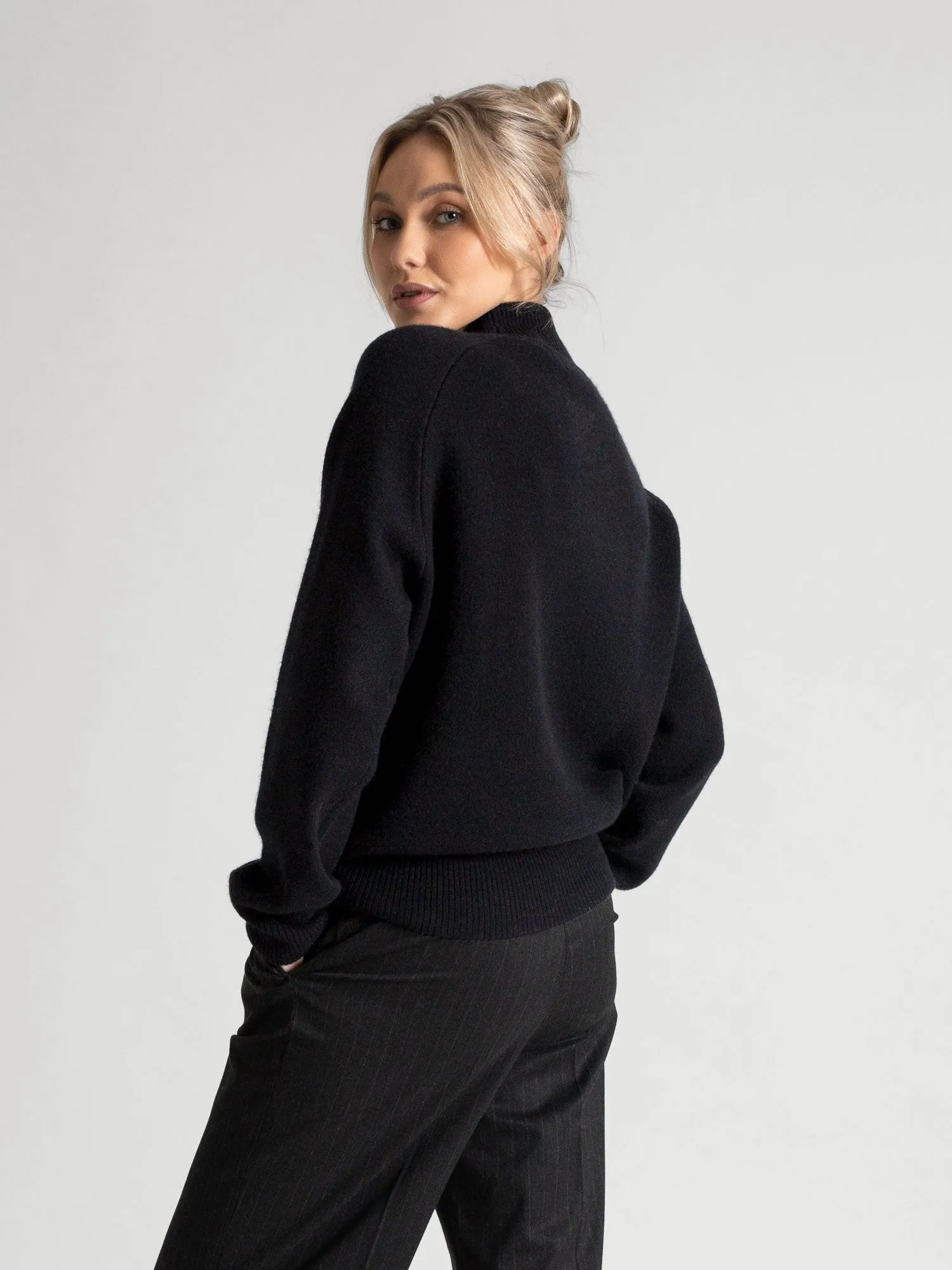 Cashmere sweater "Snowflake" - black