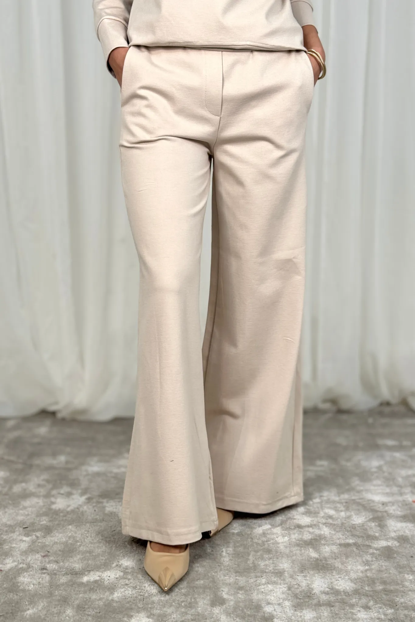 Pia Wide Leg Trousers In Neutral