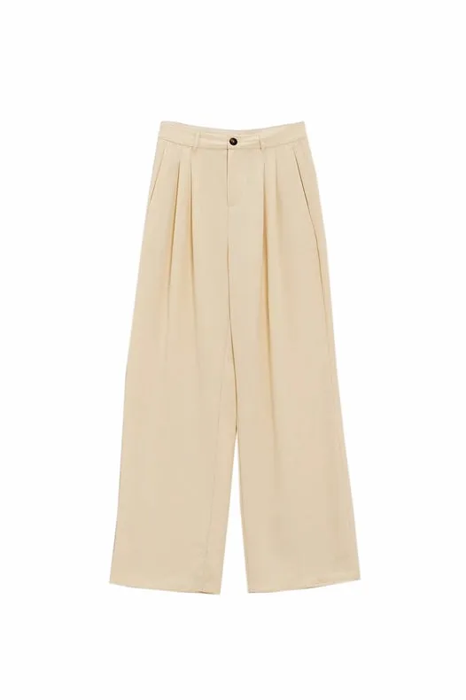 Straight Leg Trousers With Side Pockets And Darts In Cream